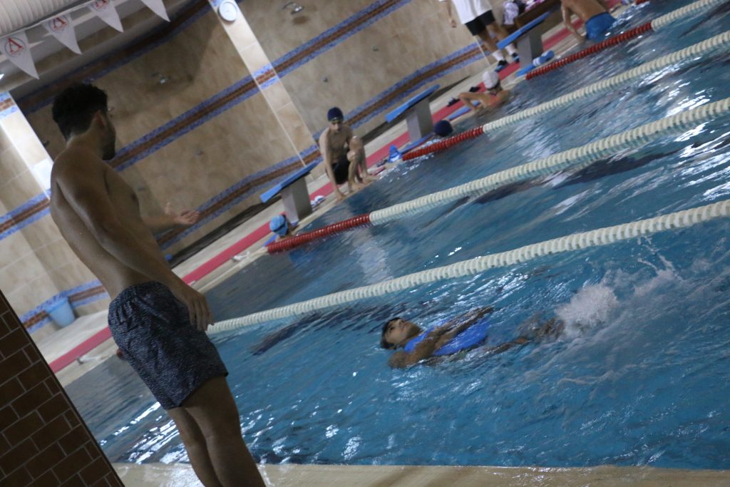 Yetişkin Yüzme Kursu, ataşehir yüzme kursu, yetişkin grup yüzme dersleri, ataşehir havuz, yüzme kursu, ataşehir yüzme havuzu